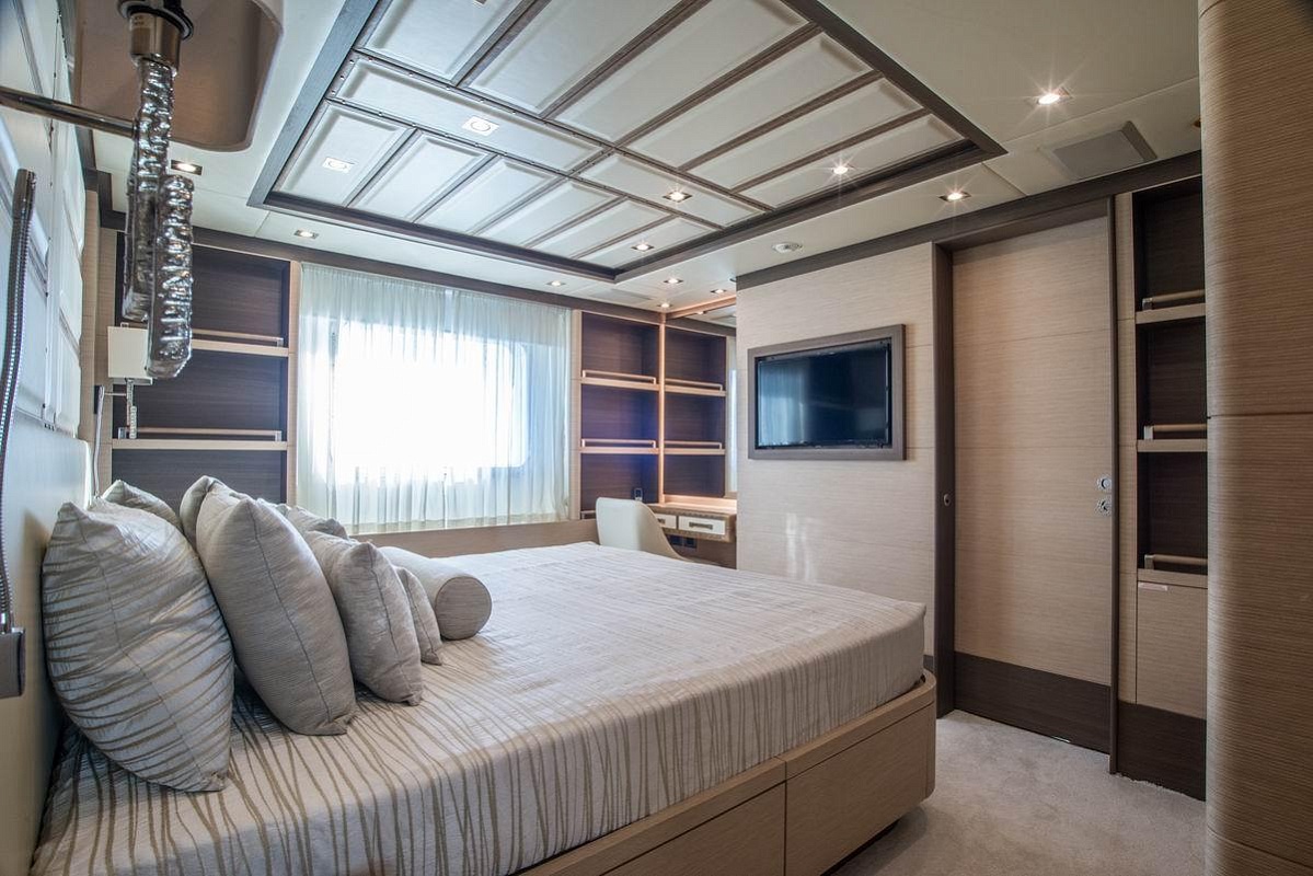 Аренда яхты Benetti Crystal 140 - NELA (Soy Amor) во Франции